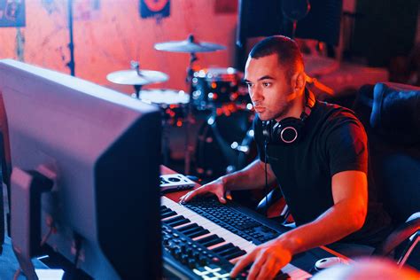 how much music producers make: Delving into the Complexities Behind Their Earnings and Impact on the Industry